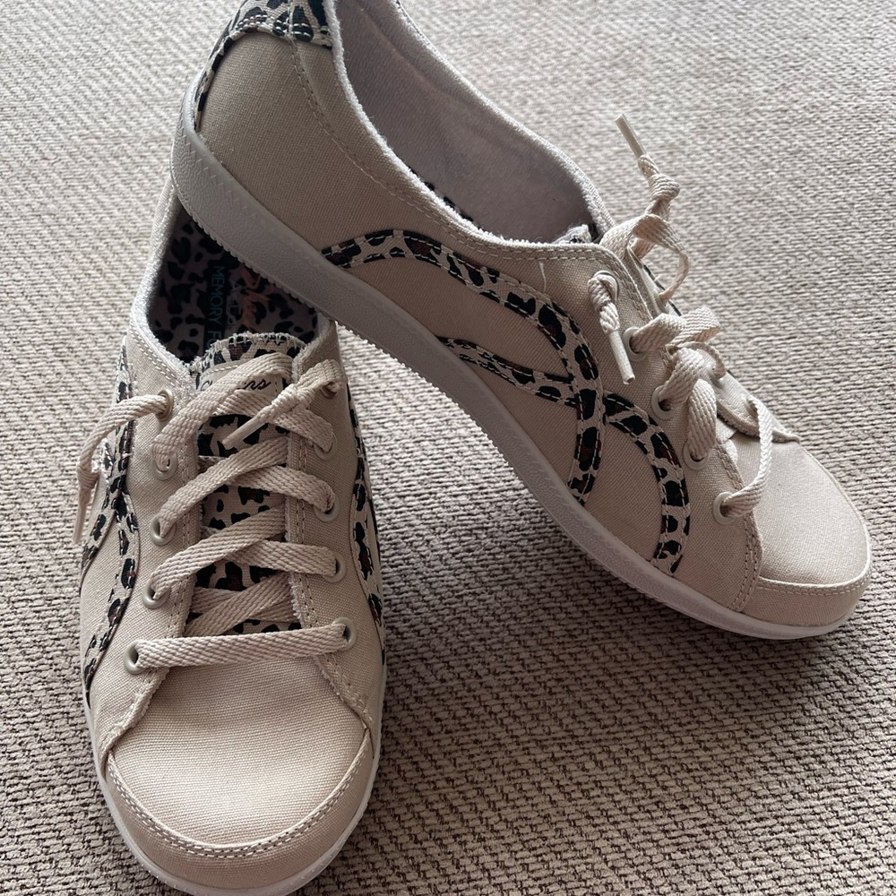 Sketchers memory foam leopard print shoes